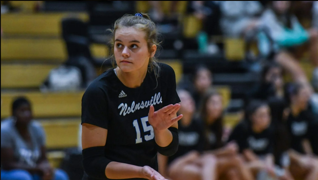 Volleyball Polishes Perfect District Record, Sweeps Regular Season Finale at Franklin